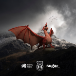 Y Ddraig goch gyda chefndir bygythiol, mynyddig